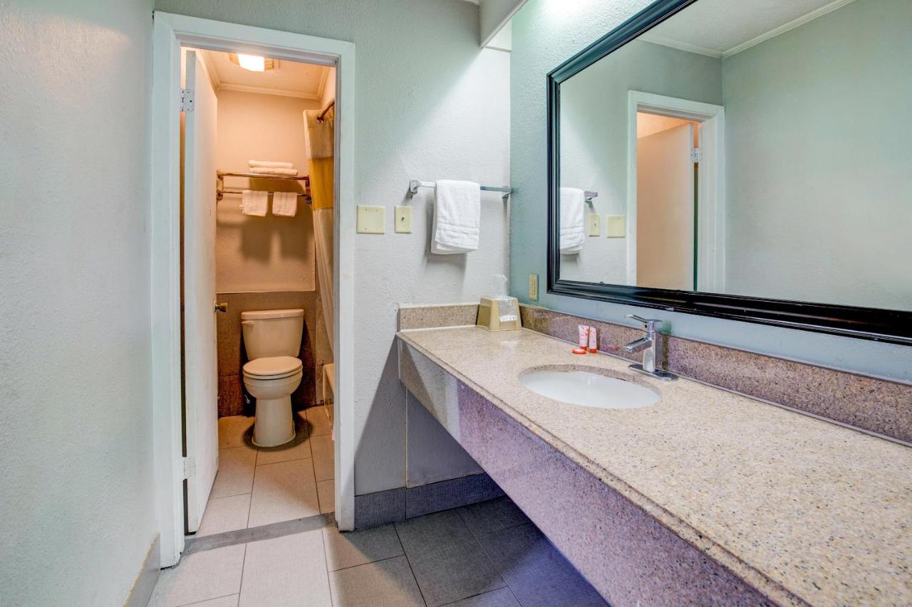 Oyo Hotel Lake Charles La I-10 المظهر الخارجي الصورة