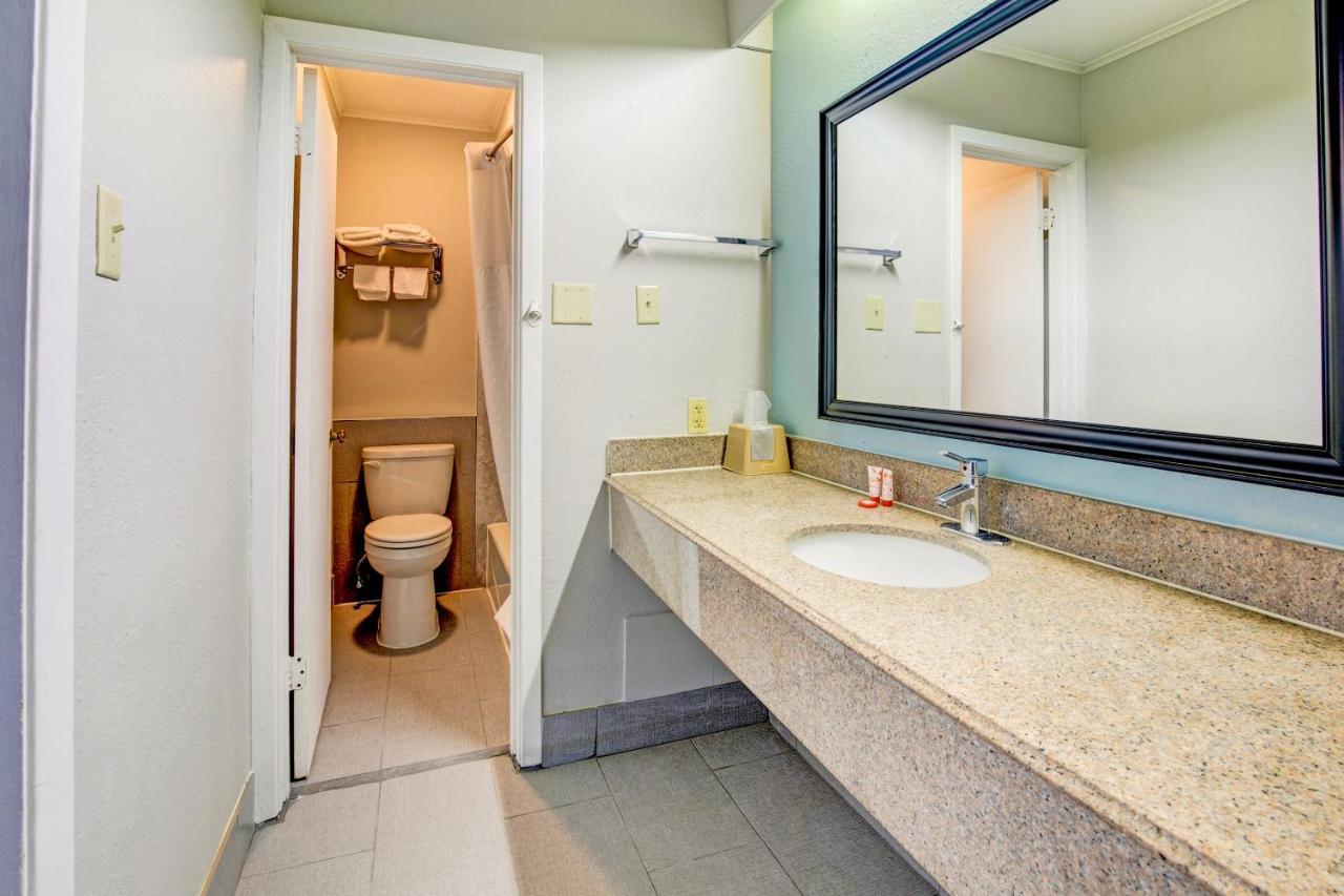 Oyo Hotel Lake Charles La I-10 المظهر الخارجي الصورة